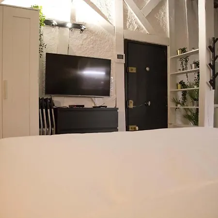 Valentine - Authentic Design Large Notre-dame Seine Walk